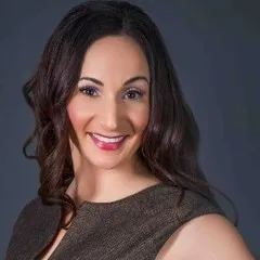 Josie Robertson Headshot